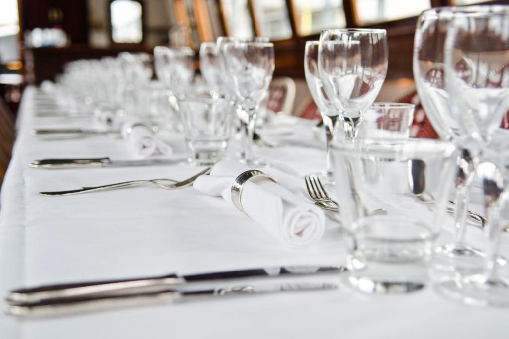 diner aan boord, varen, netwerk, zittend diner, amsterdam op het water