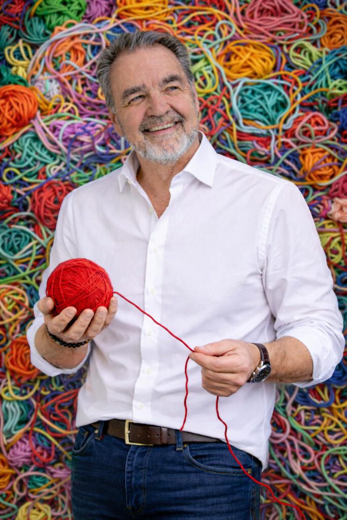 Personeelsfeest, congressen, improvisatie vermogen, presentator, beurzen, humoristisch, op maat, betrokken bij bedrijf,